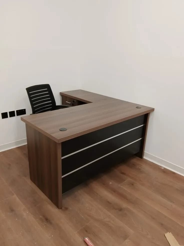 Imena executive desk, view 3